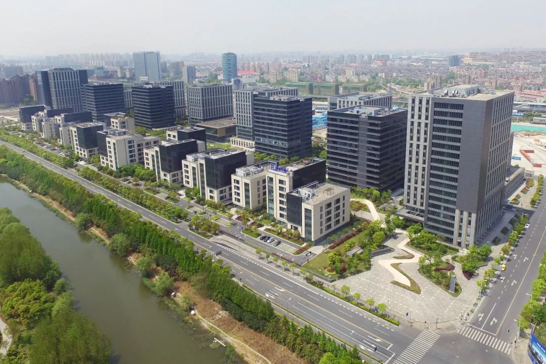 其中,既有湾谷科技园这样的较成熟的园区,又有尚浦中心头部企业聚集的