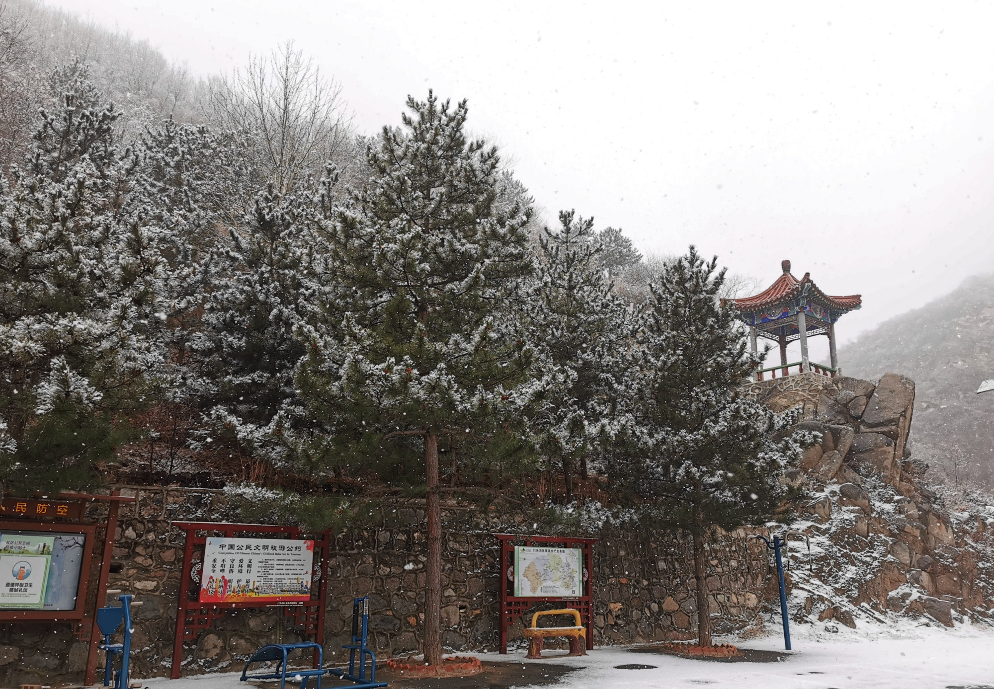 降雪连绵 门头沟山色别样美!