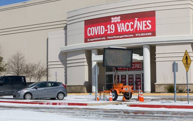 2月19日，受到冬季风暴和停电影响，得克萨斯州达拉斯市，一家疫苗接种中心关闭。新华社