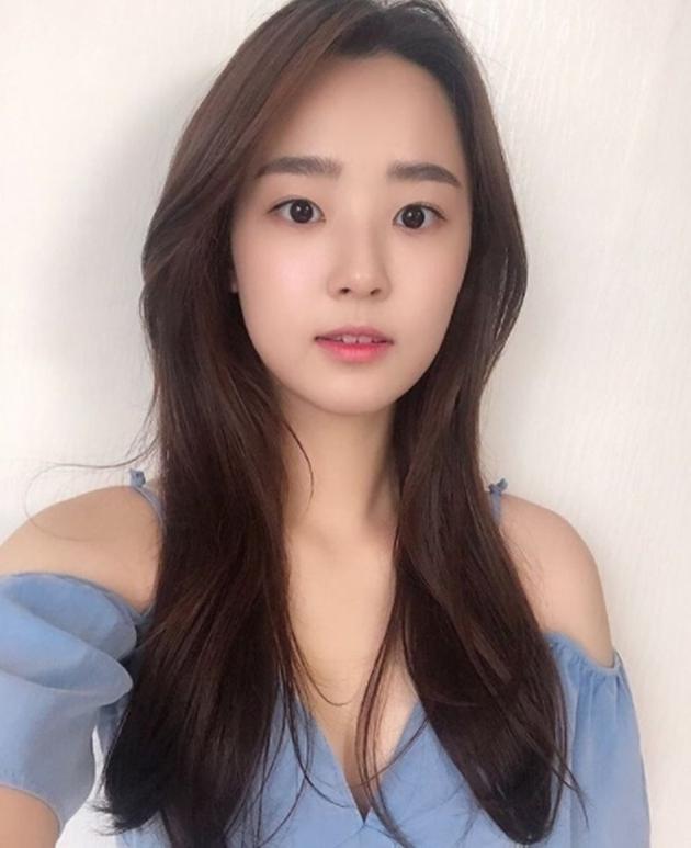 崔艺彬新浪娱乐讯 韩国人气新锐演员崔艺彬摆脱校园暴