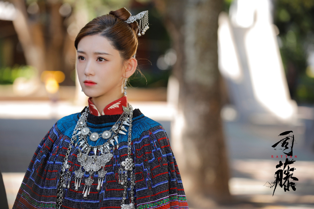 李沐宸《司藤》热播中 沈银灯真实身份引热议