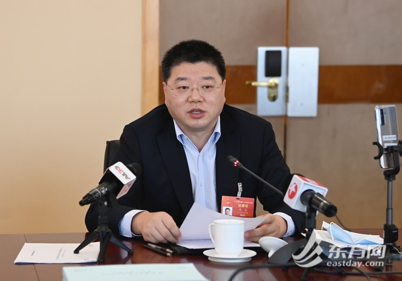 全国人大代表,中国民间商会副会长,上海市工商联副主席,上海中青年知识分子联谊会副会长,奥盛集团有限公司董事长汤亮