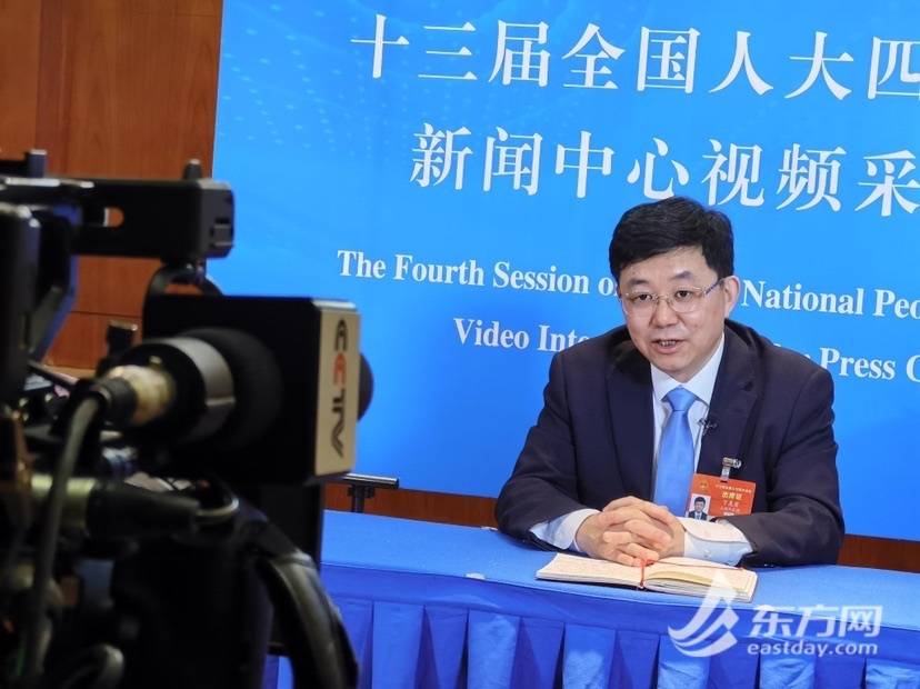 全国人大代表,民盟中央常委、上海市委专职副主委,复旦大学教授丁光宏