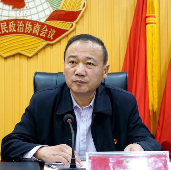 新蔡县领导魏中,李振南,彭红,谭秀英等出席会议.