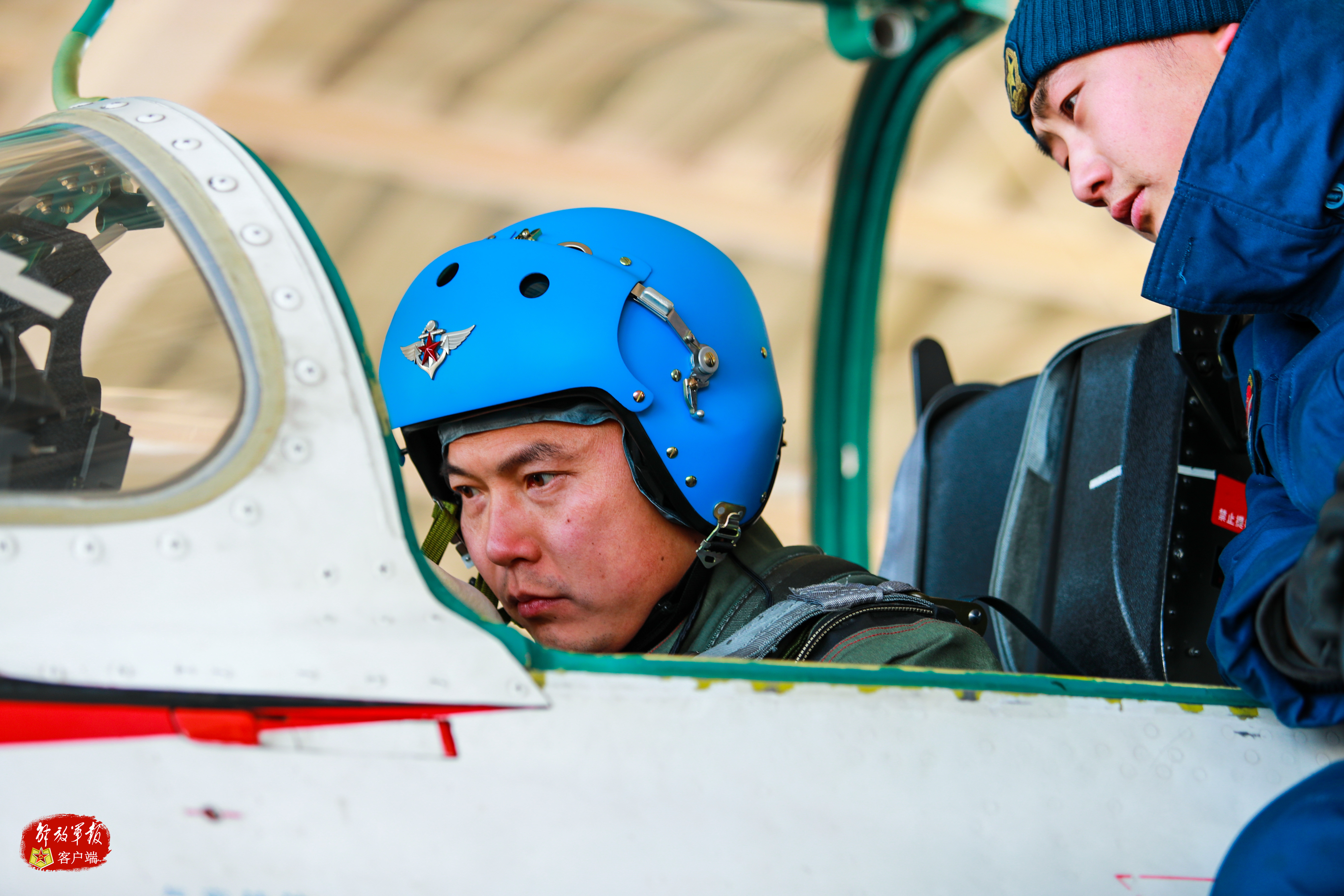 海军航空大学新期班舰载机飞行学员圆满完成首飞训练