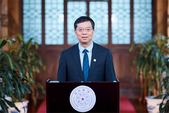 世间上百年名校无非育人