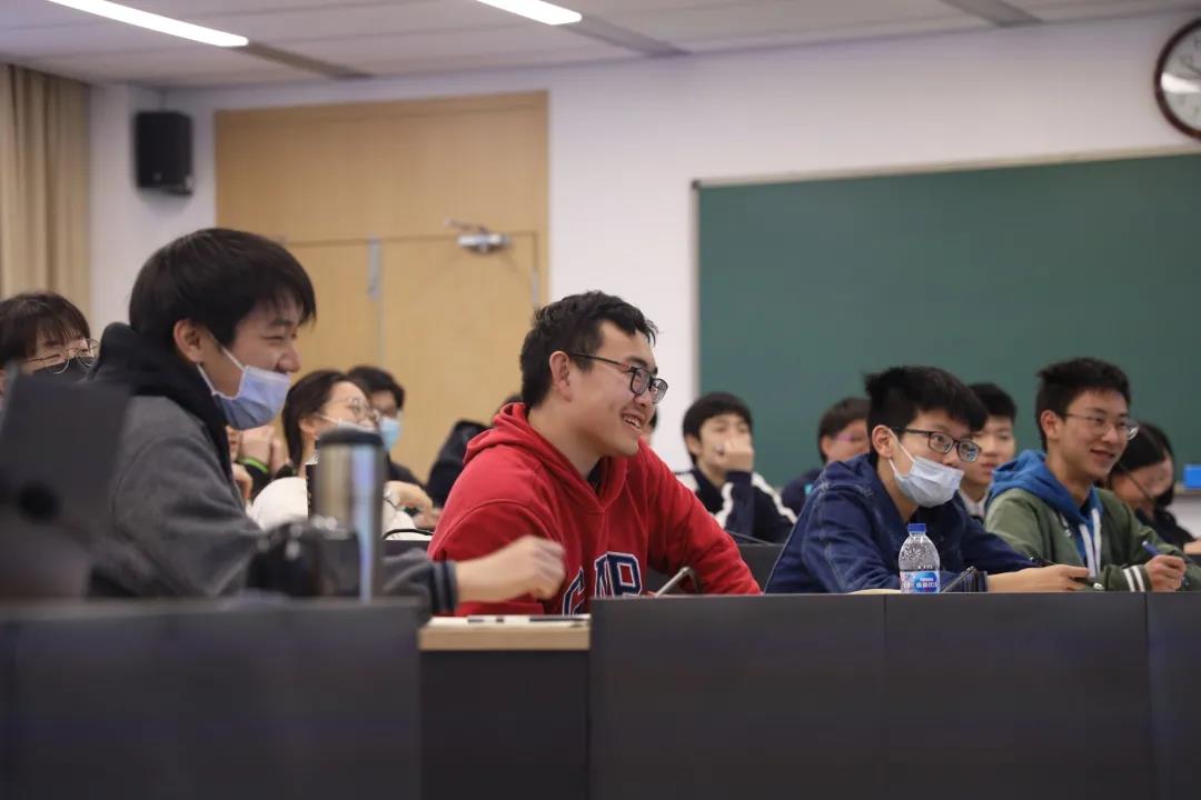 哲学学院教授杨泽波的课堂