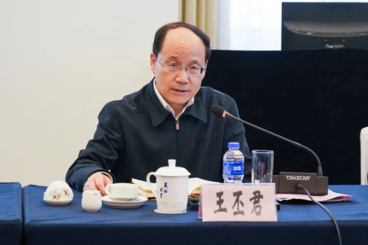 4月2日上午,欧美同学会秘书长王丕君带队赴宝山罗店美兰湖小镇开展