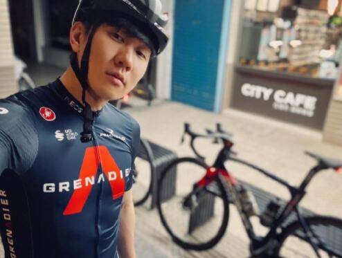 林俊杰晒骑行装备准备锻炼