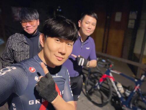 林俊杰晒骑行装备准备锻炼