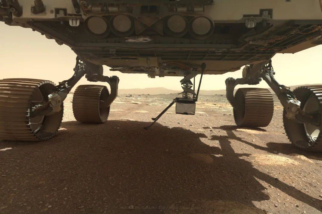 毅力号火星车释放机智号直升机过程