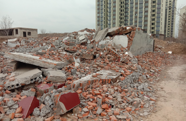 当初的案发现场,拆迁后如今成了一片废墟.由受访者提供