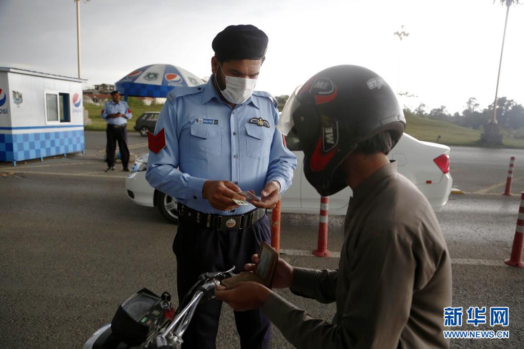 巴基斯坦饭店遭恐袭后加强安全警戒