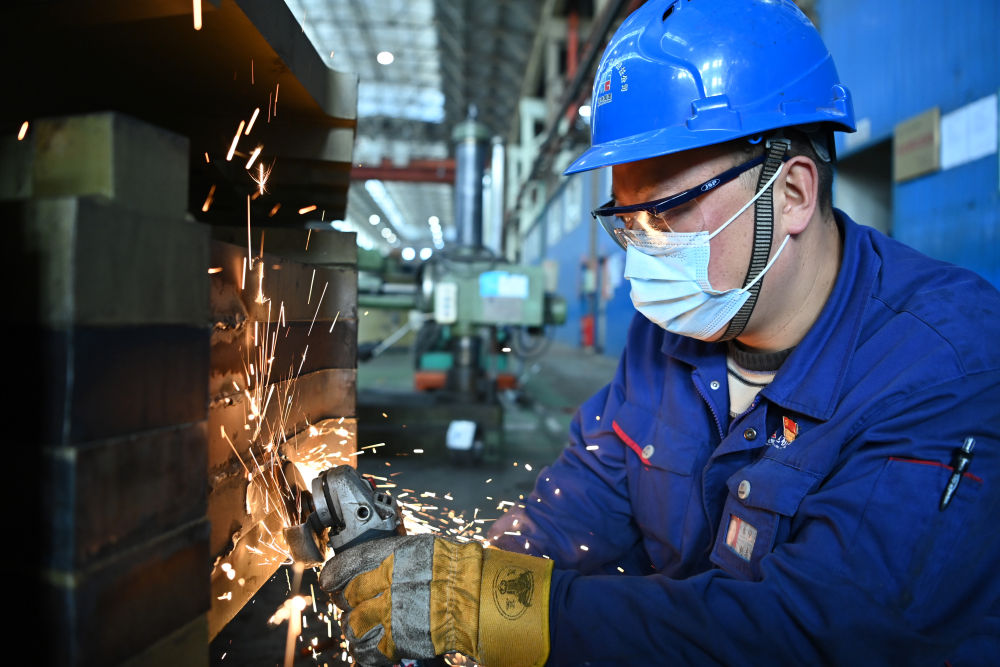 不,他们是大国重器企业生产一线的"奋斗者天团"