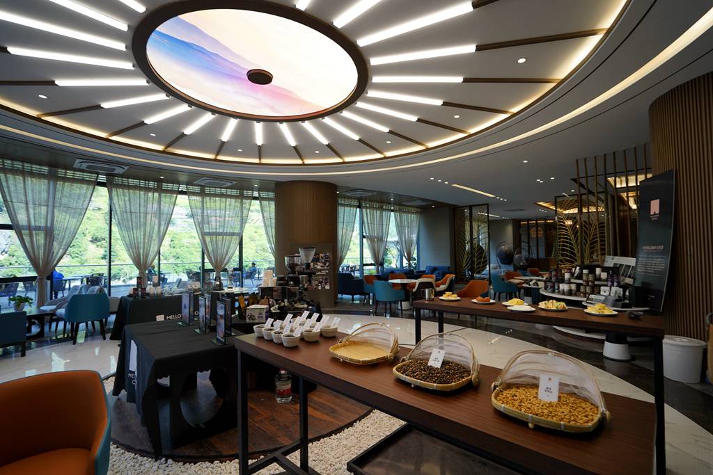 云南怒江美丽公路小沙坝服务区咖啡厅.jpg?x-oss-process=style/w10