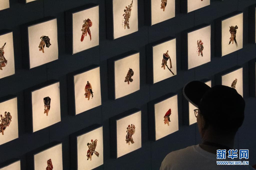 帐中挥舞古今事 华州皮影展新姿