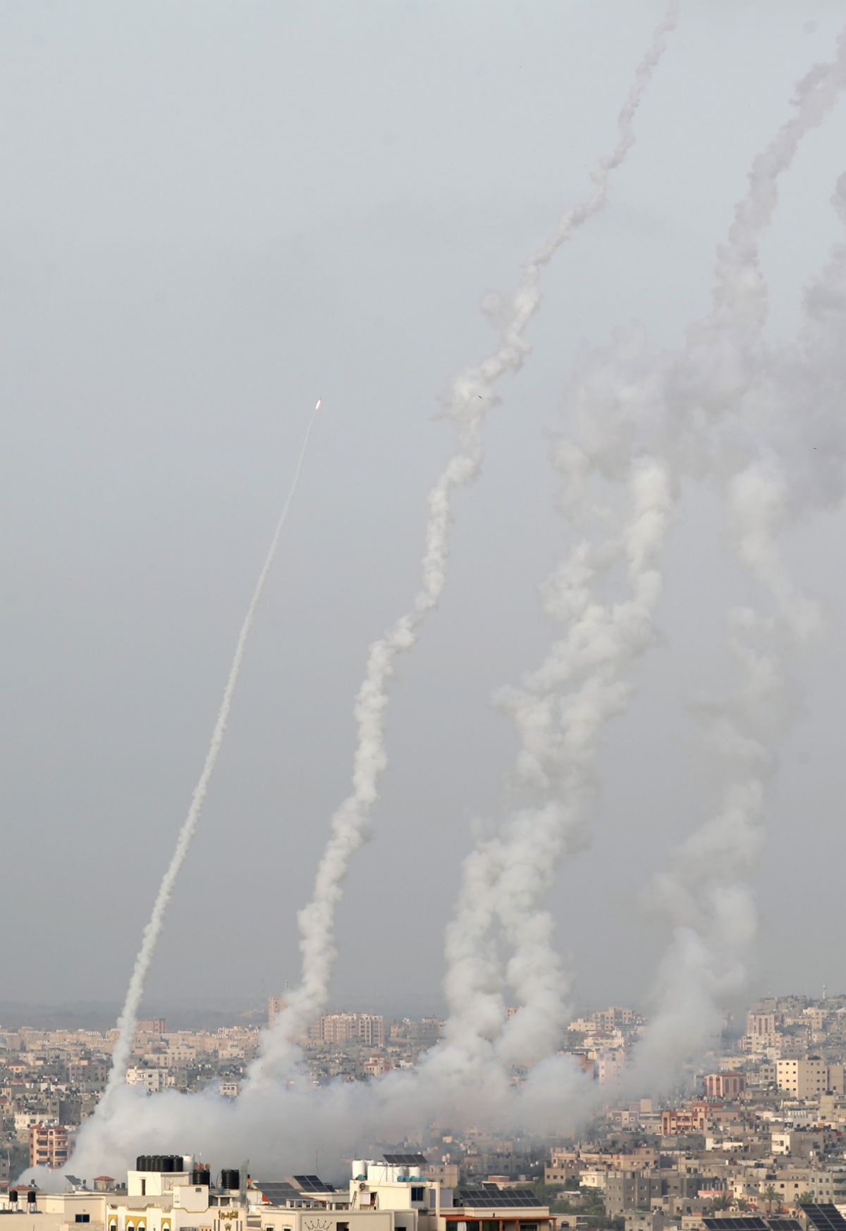 以军：已有469枚火箭弹和迫击炮弹射向以色列_看看新闻网