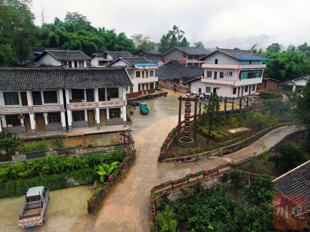 居住环境更多更大变化在青宁镇居民周边发生着.