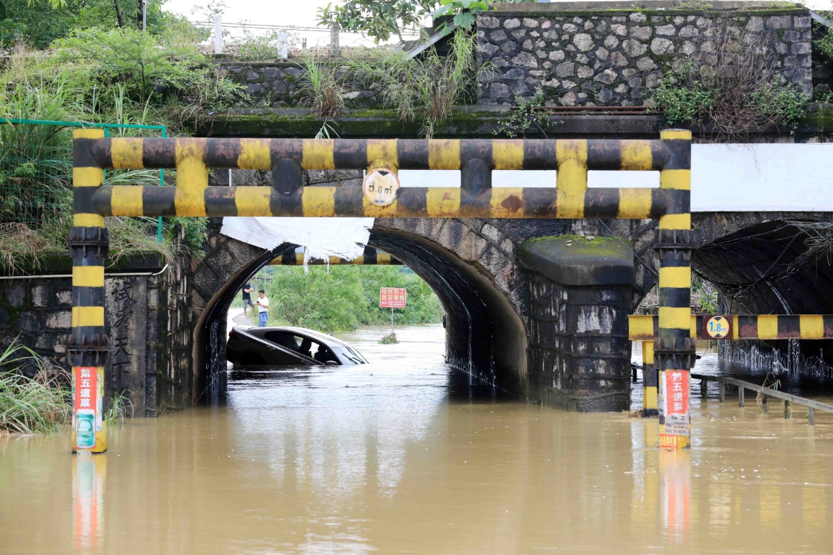 豪雨被災者が緊急避難、広西チワン族自治区柳州市 写真11枚 国際ニュース：AFPBB News