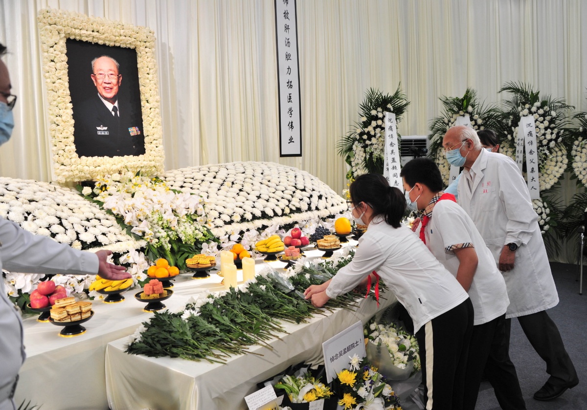 送别吴老!上海市民追忆缅怀吴孟超院士