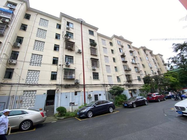 上海一老小区,两个月里推动14栋居民楼加装电梯,背后经历了什么