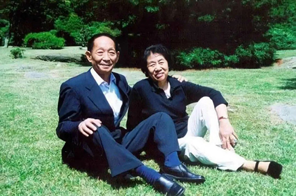 袁隆平和妻子邓则。