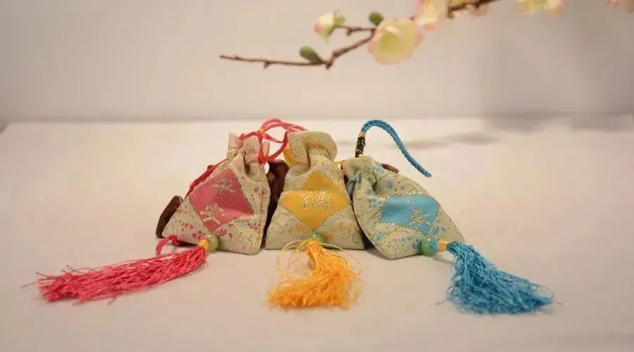 端午到 佩香囊!香囊这样戴 可以养生哦【浦东医生话养生】