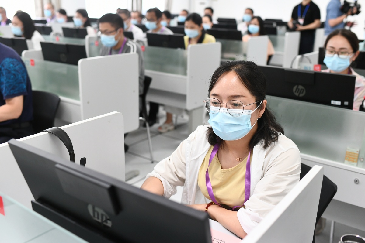 记者探访2021年北京高考评阅卷现场，6月25日发布高考成绩