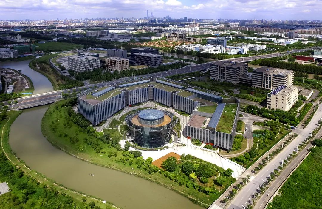 走在这里的道路上 就能闻到一股"创新"的气味