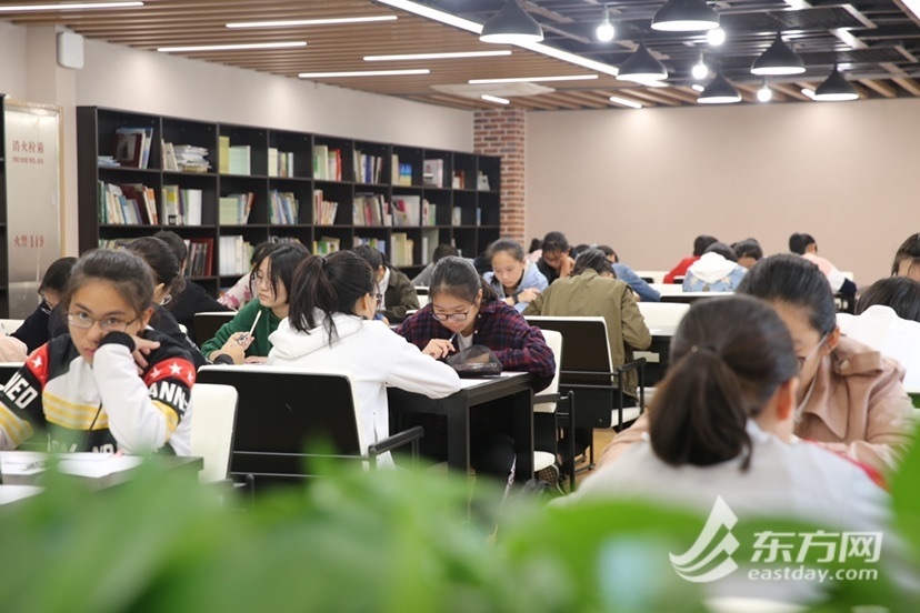 培养学生 拿得起 放得下 的品格 上海这所中学这样管理手机 中国复兴网 中国领先的综合门户网站