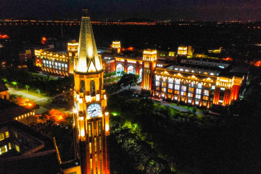 上海华东政法大学松江校区三教学楼点亮泛化照明灯光-中国照明网