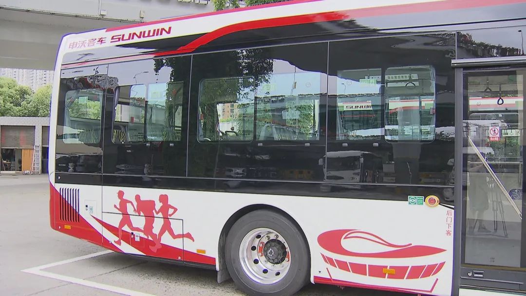 49路公交车换新颜,便民服务再升级