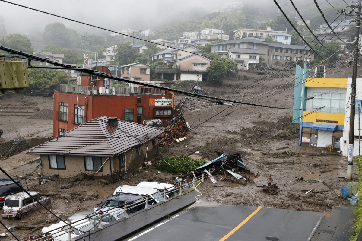 日本静冈县泥石流灾害已致2人死亡 仍有约20人下落不明