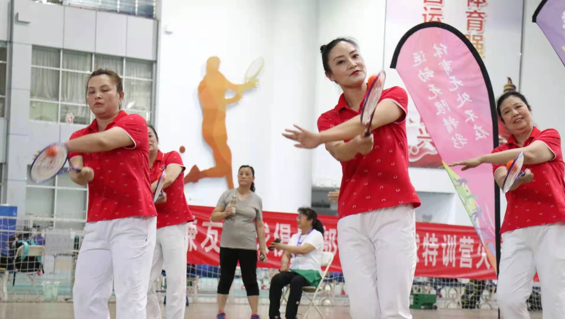 北京柔力球公开赛举行 500余人参加六小项角逐_北京日报APP新闻