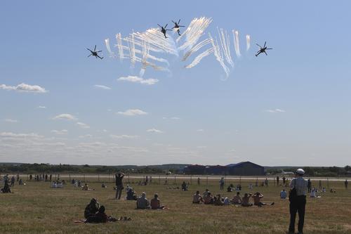 图片 雨燕 勇士 孔雀 高空炫技 莫斯科航展特技飞行表演看点纷呈