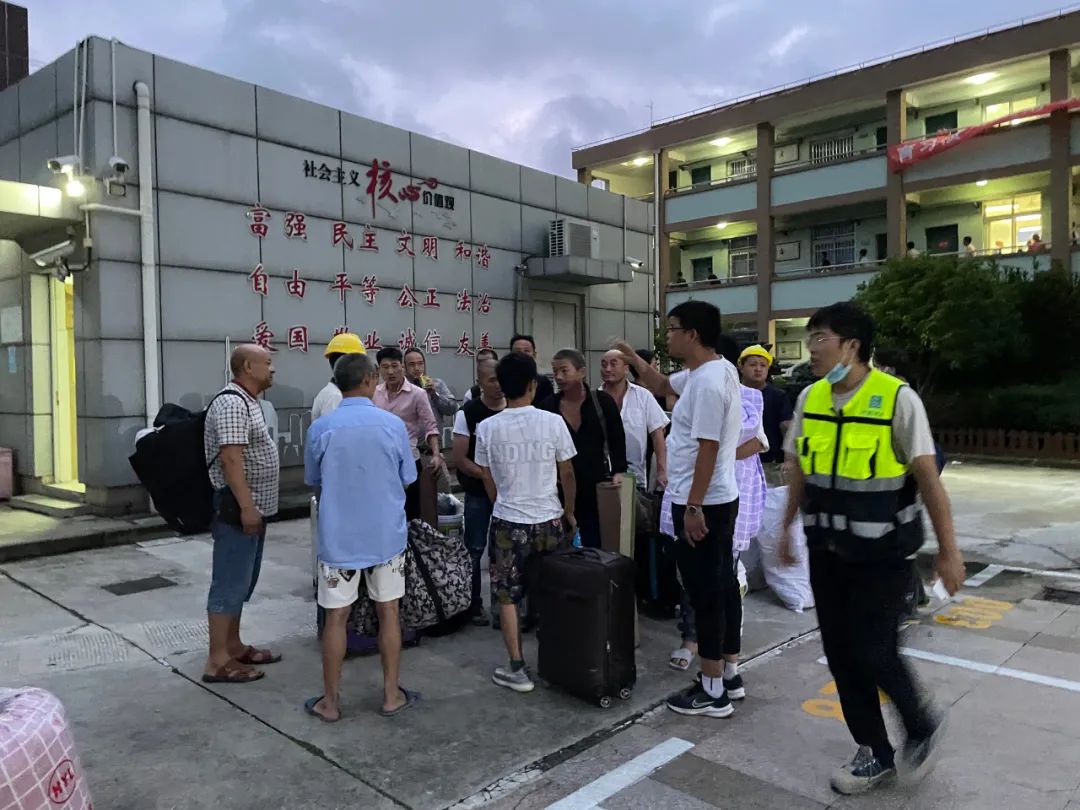 千余名工人撤离工地 他们这样安全度过台风天