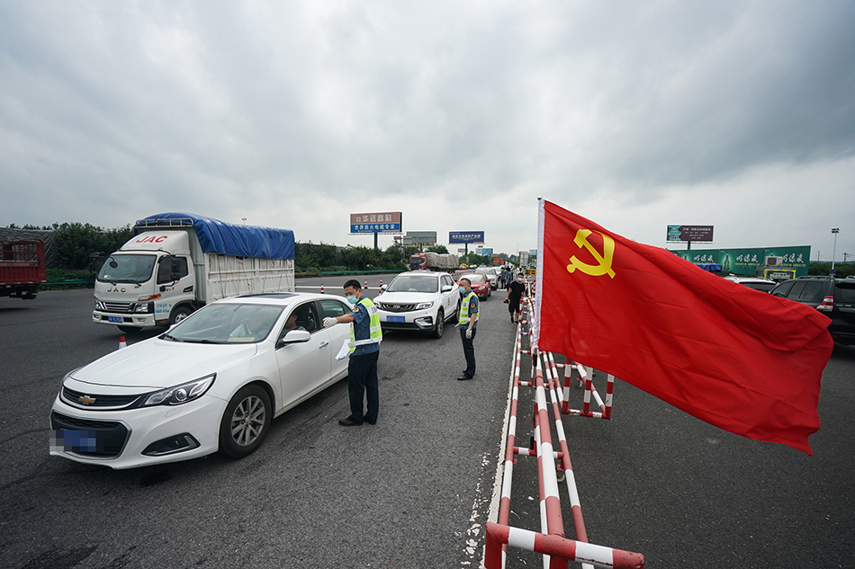 身处疫情"风暴中心":南京禄口一线防疫工作者口述