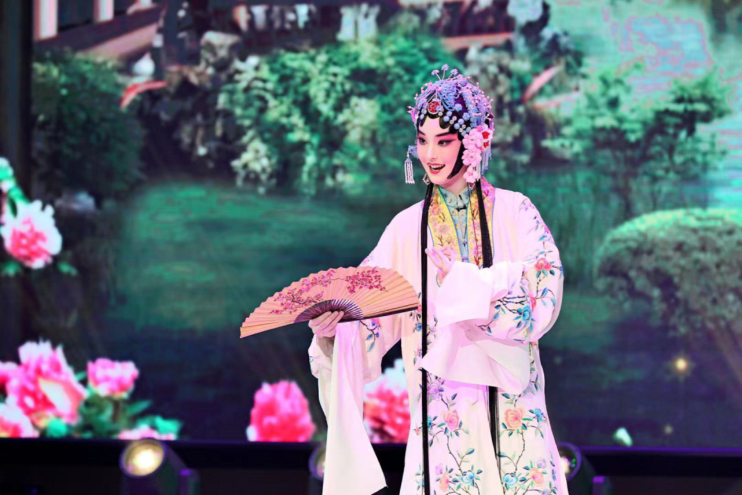 国戏附中两朵"小梅花"精彩绽放!