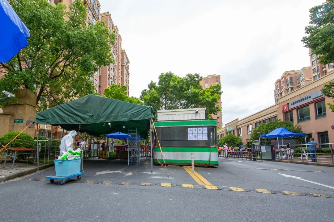 心圆西苑小区被列为中风险地区 小布直击封闭管理现场