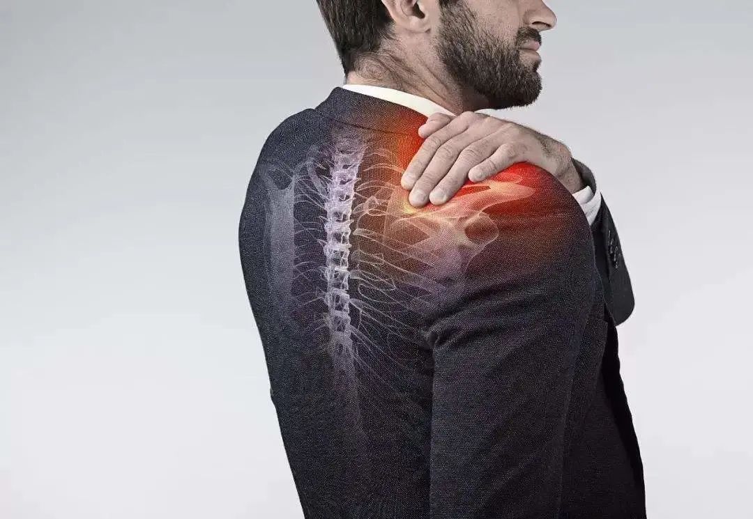 左臂压在下面,上臂外旋,前臂外展外旋,这时候肱二头肌是外旋的.