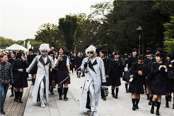 外媒揽要丨8月7日晚报 在奥运看台织毛衣的运动员托马斯 戴利在instagram上展示作品