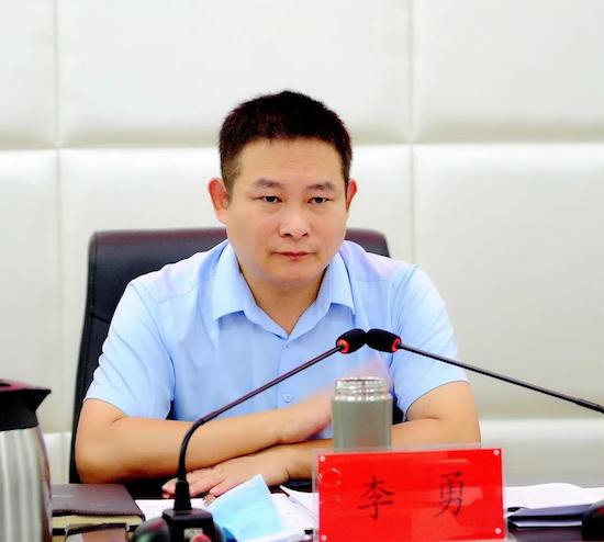 驻马店市新蔡县政府常务会议召开