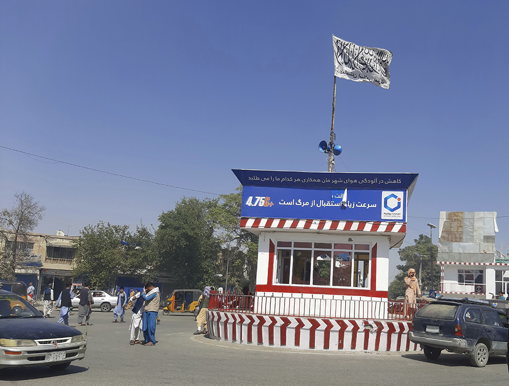 当地时间2021年8月8日,阿富汗昆都士,街头的塔利班旗帜人民视觉 图
