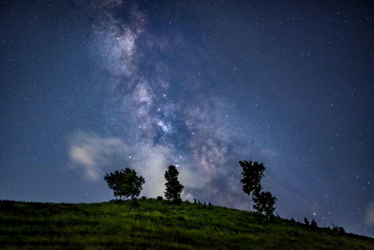 北京门头沟灵山景区夏夜星空美