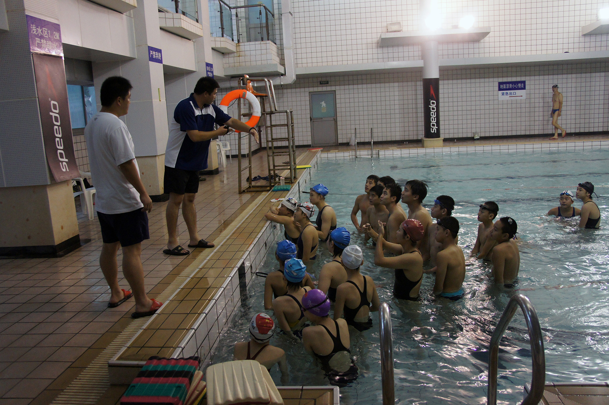 民立中学:这里的泳池为何总是"热火朝天"?丨专题