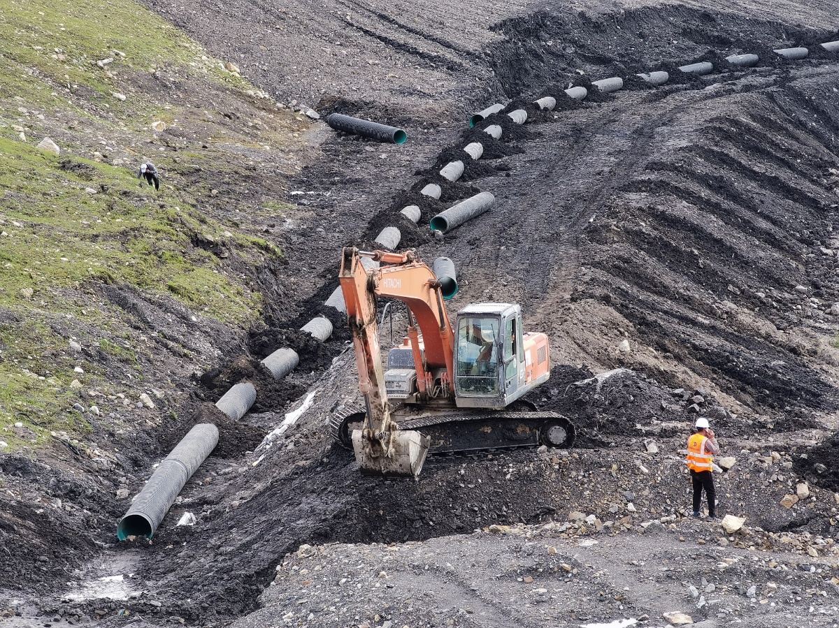 探访中复神鹰青海生产基地：一根碳纤维里的创新密码