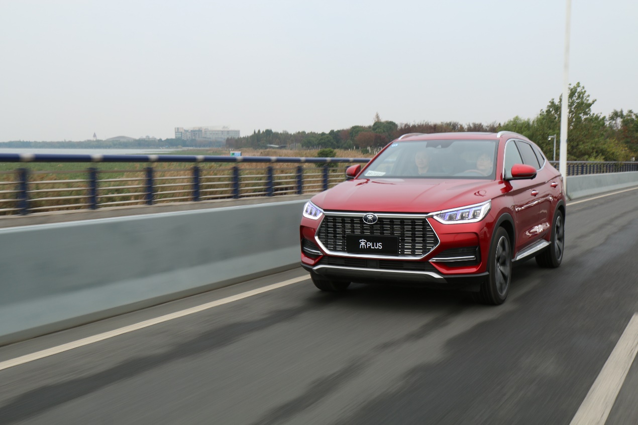 持续进化的高级感试驾比亚迪宋plus