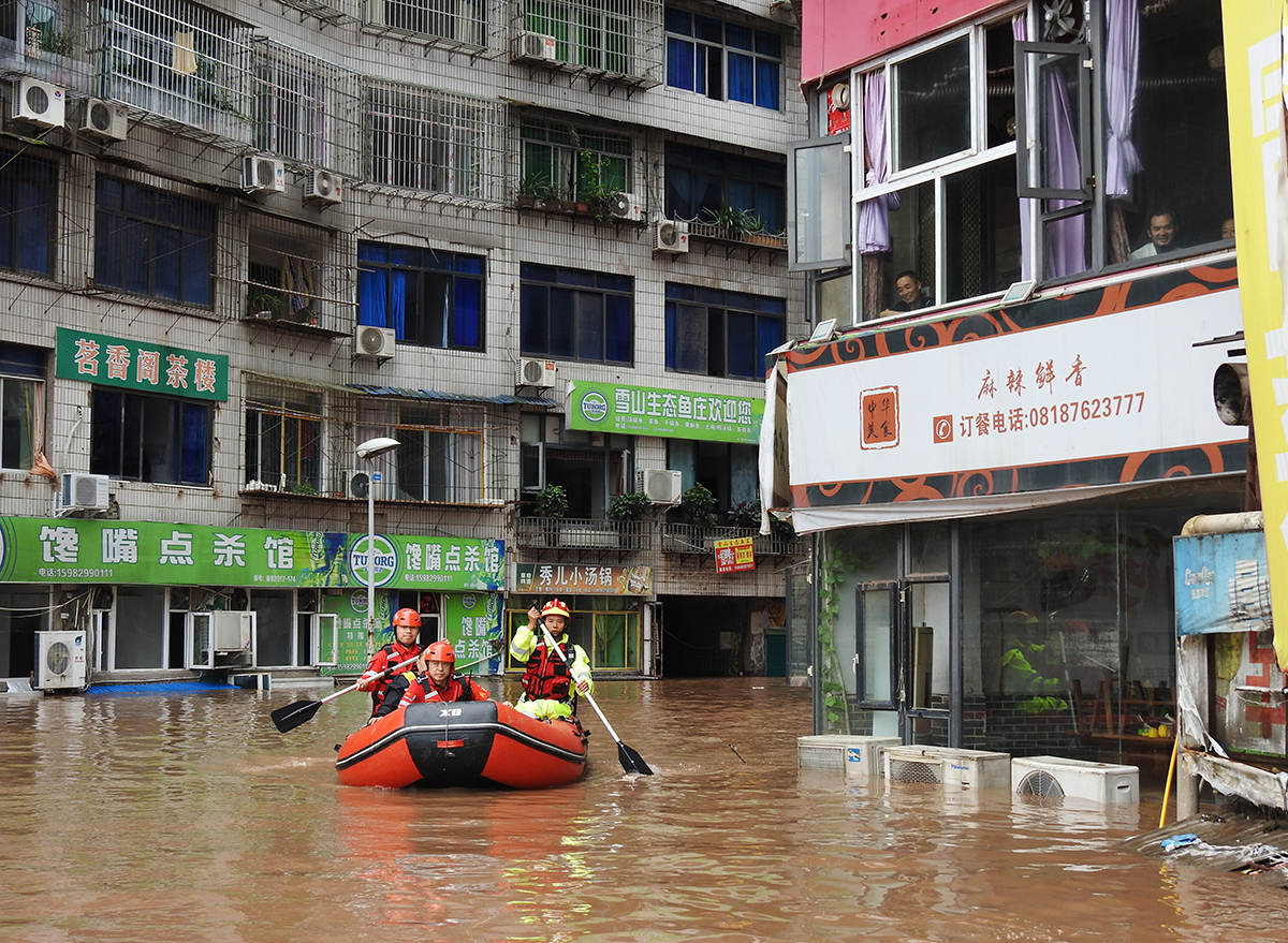 达州河市机场洪水图片