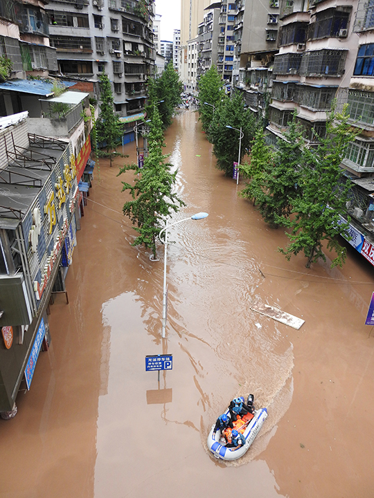 达州河市机场洪水图片