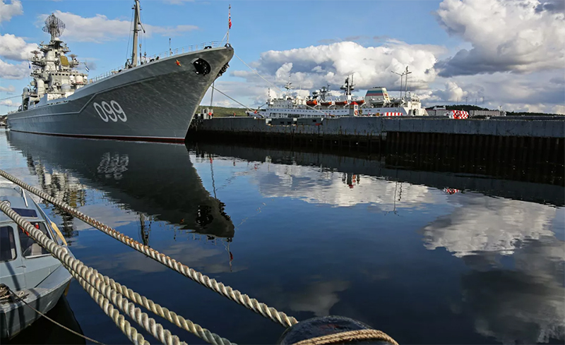 俄罗斯北方舰队在北极地区举行军演